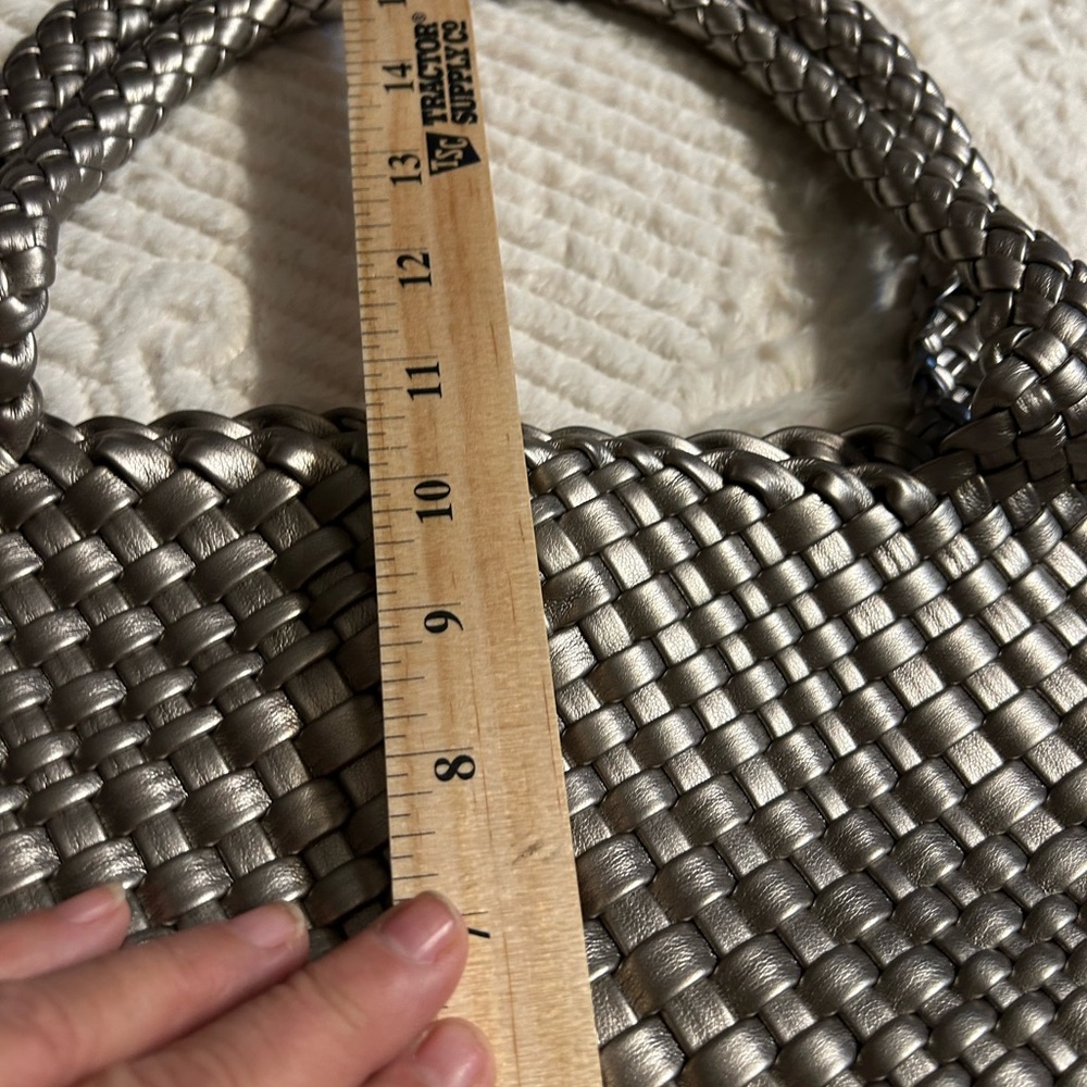 Woven Leather Bag. No scratches or stains. Rarely used. Measurements in photos. - Picture 7 of 15